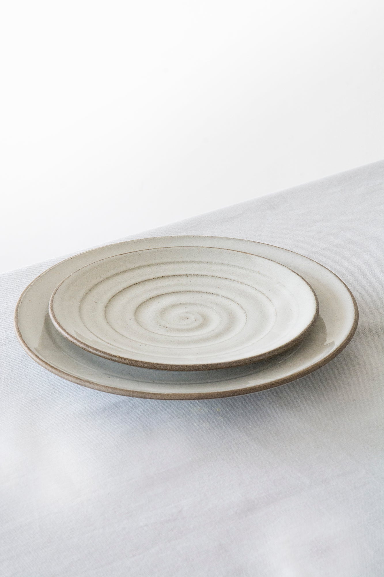 Pottery Dinnerware, Main Course and Salad Plate, 2 Plates - RAMIREZ ZANOTTY- plates